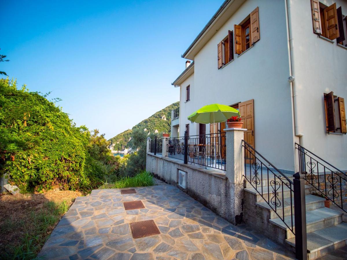 Orange House For Big Families In Damouchari - Delicious Houses Екстериор снимка