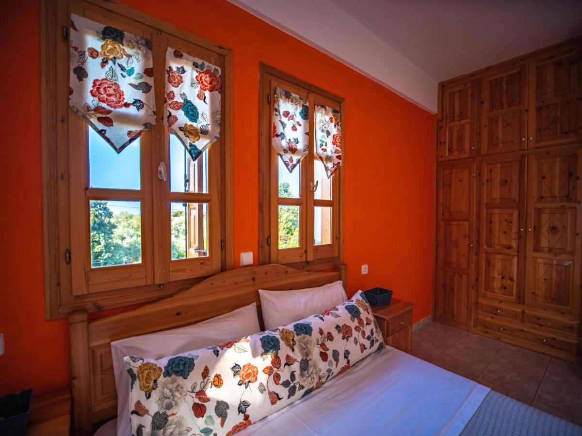 Orange House For Big Families In Damouchari - Delicious Houses Екстериор снимка