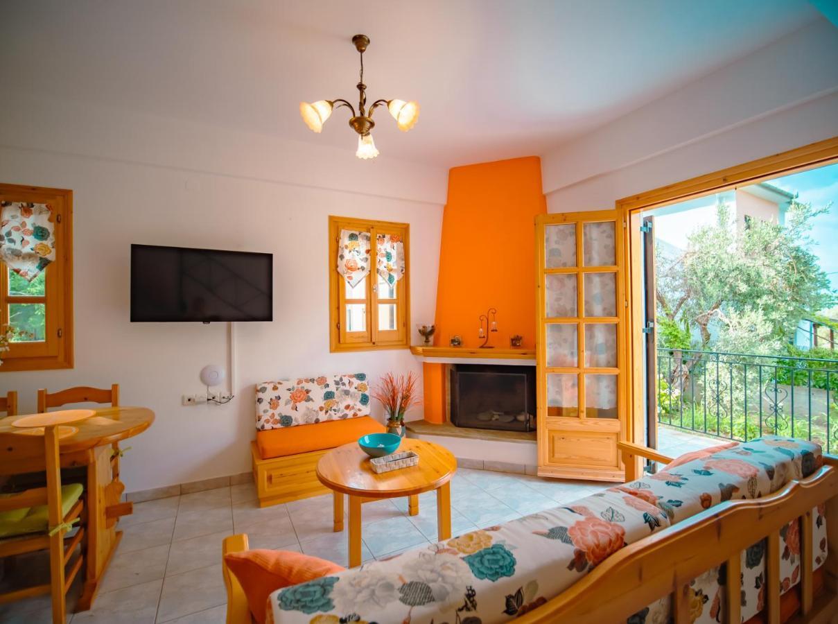 Orange House For Big Families In Damouchari - Delicious Houses Екстериор снимка