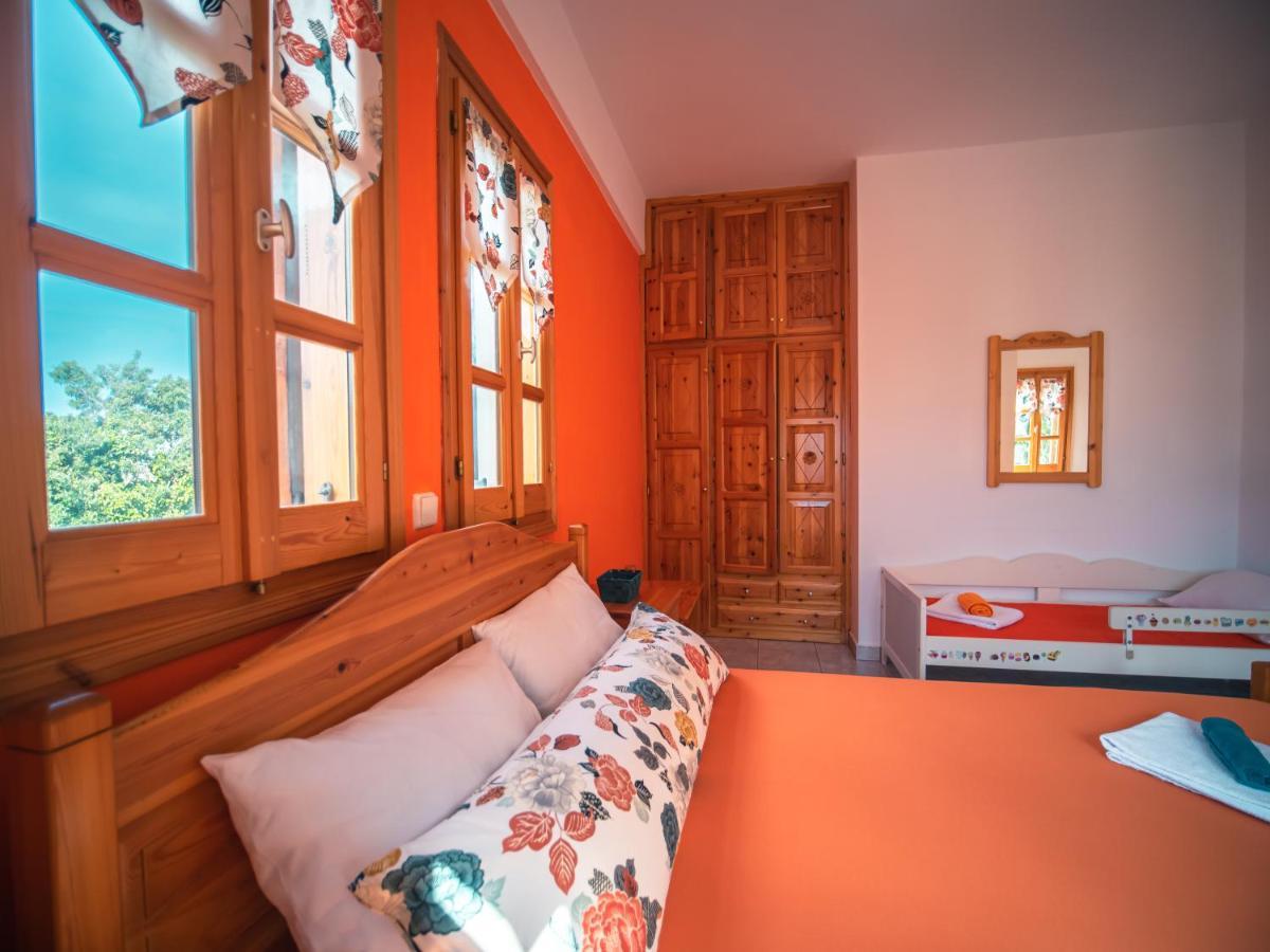 Orange House For Big Families In Damouchari - Delicious Houses Екстериор снимка