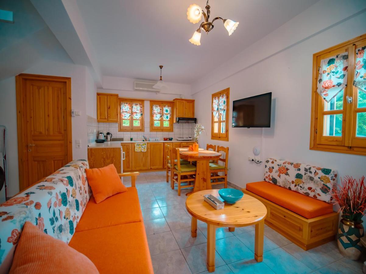 Orange House For Big Families In Damouchari - Delicious Houses Екстериор снимка