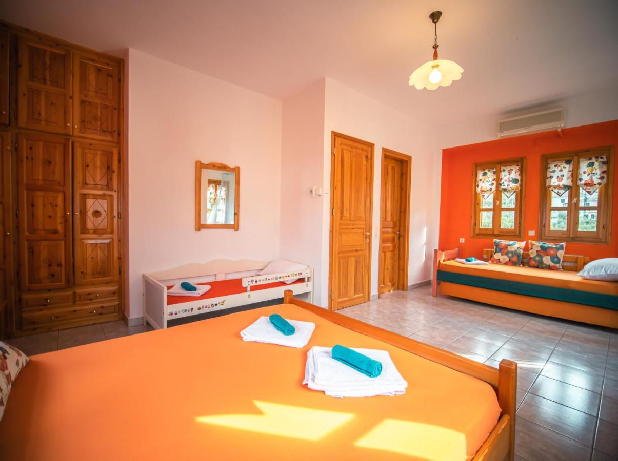 Orange House For Big Families In Damouchari - Delicious Houses Екстериор снимка