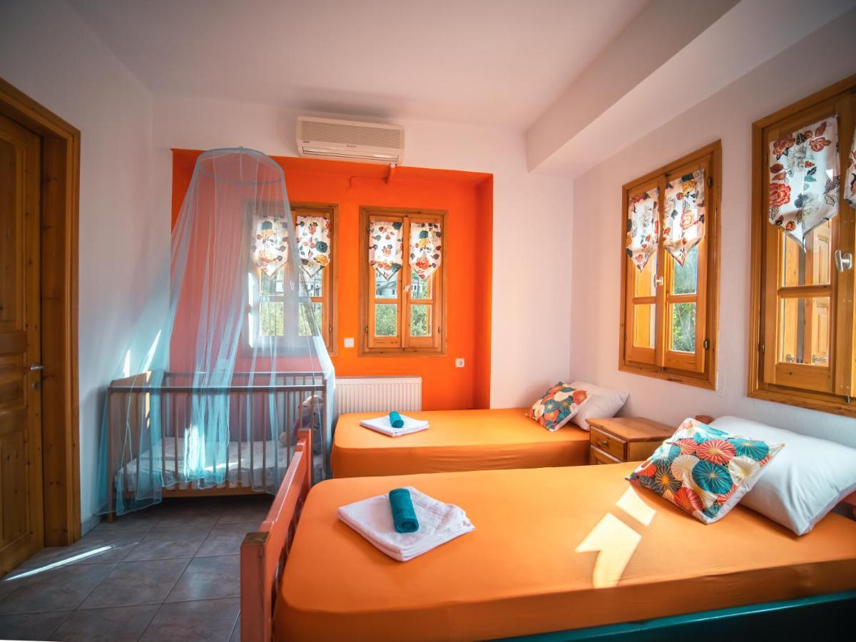 Orange House For Big Families In Damouchari - Delicious Houses Екстериор снимка