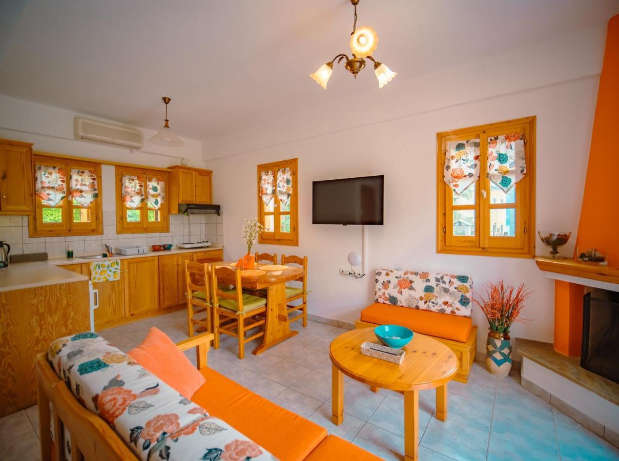Orange House For Big Families In Damouchari - Delicious Houses Екстериор снимка